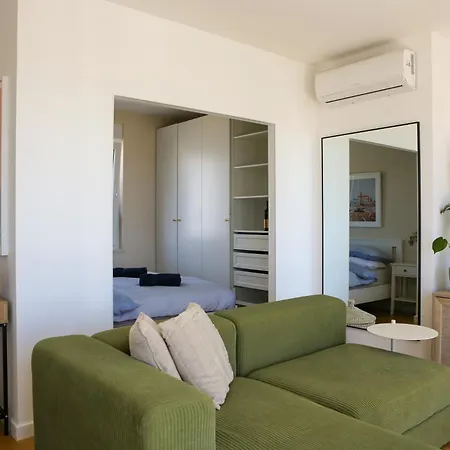 Kiki's Sea View Open With Terrace And Jacuzzi 스플리트